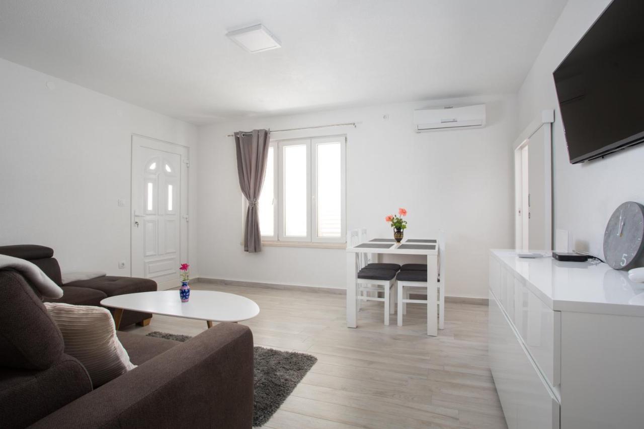 Serious Job Apartment دوبروفينك المظهر الخارجي الصورة