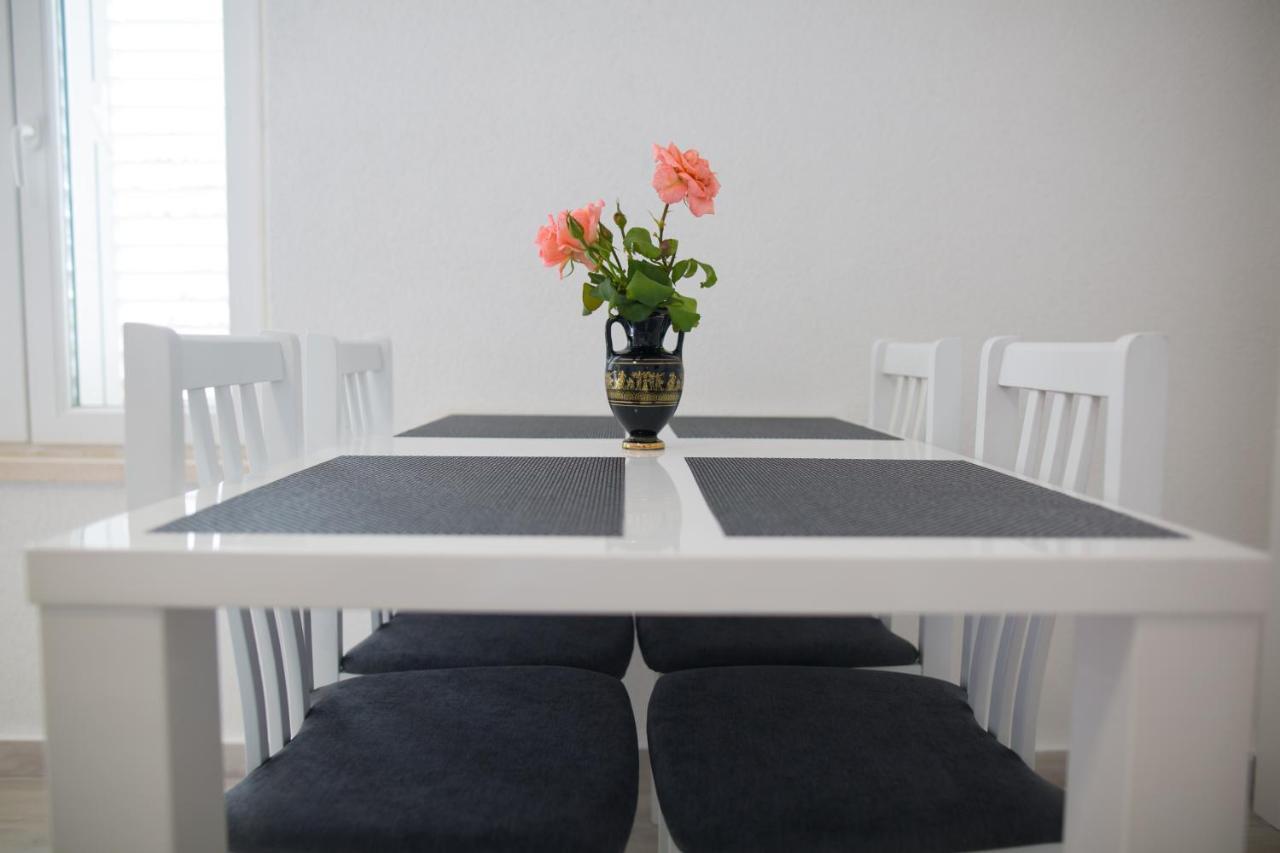 Serious Job Apartment دوبروفينك المظهر الخارجي الصورة