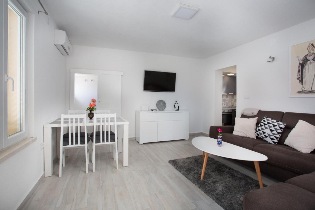 Serious Job Apartment دوبروفينك المظهر الخارجي الصورة